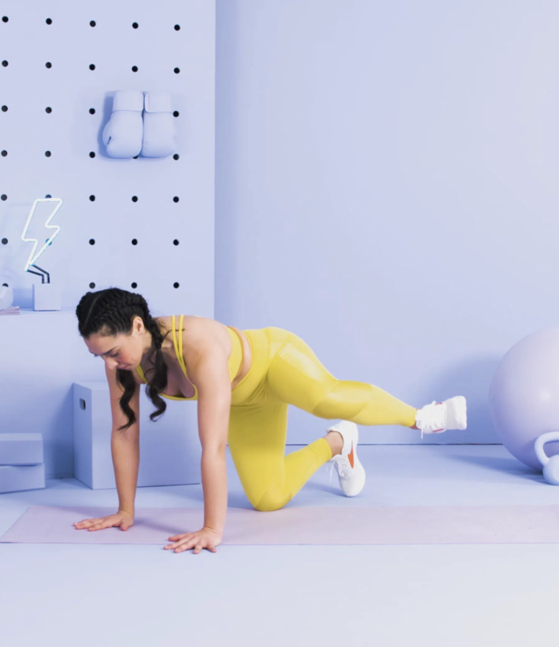 vrouw doet fire hydrant